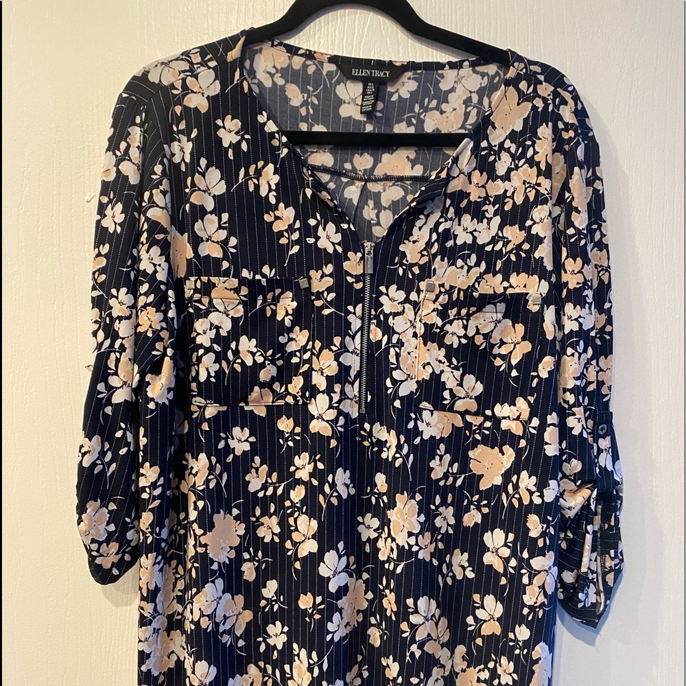 Ellen Tracey floral tunic with 3/4 length sleeves.